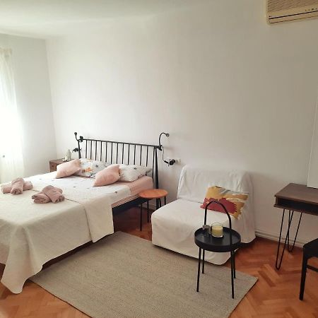 Apartment Nino In Pula Exteriör bild