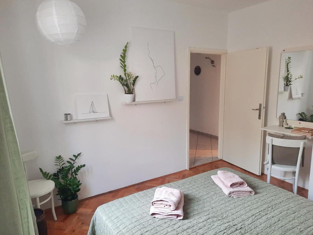 Apartment Nino In Pula Exteriör bild