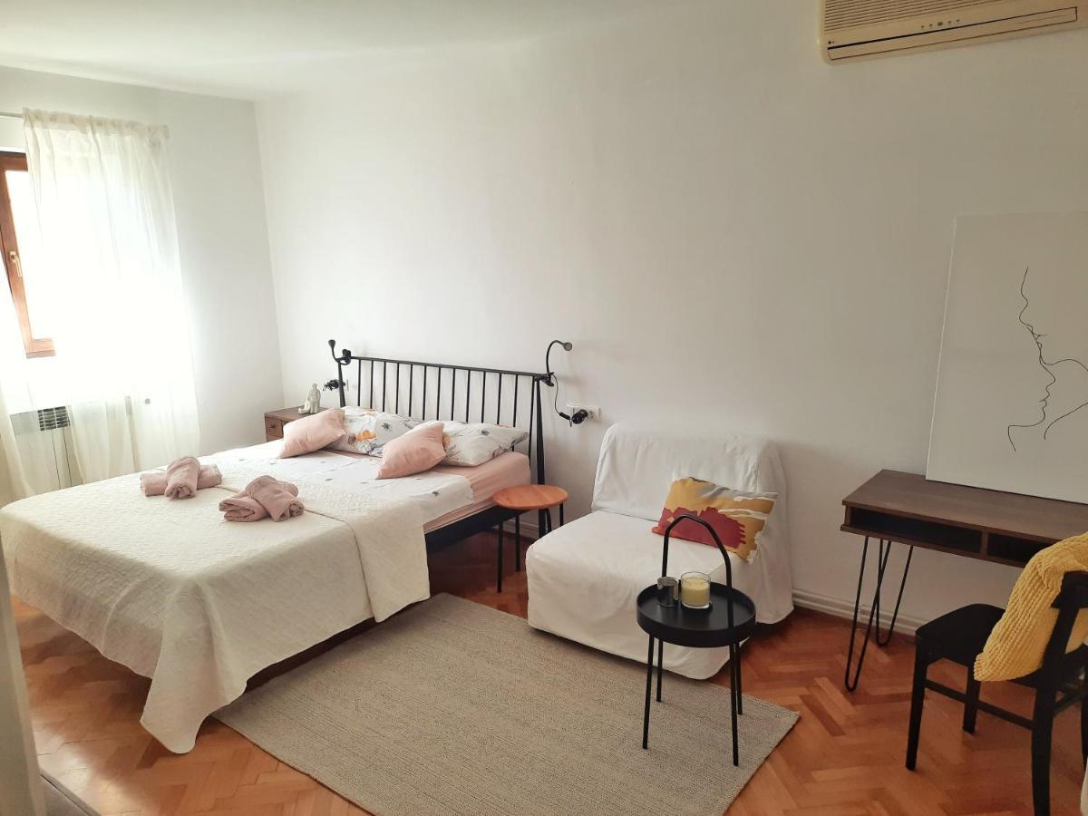 Apartment Nino In Pula Exteriör bild