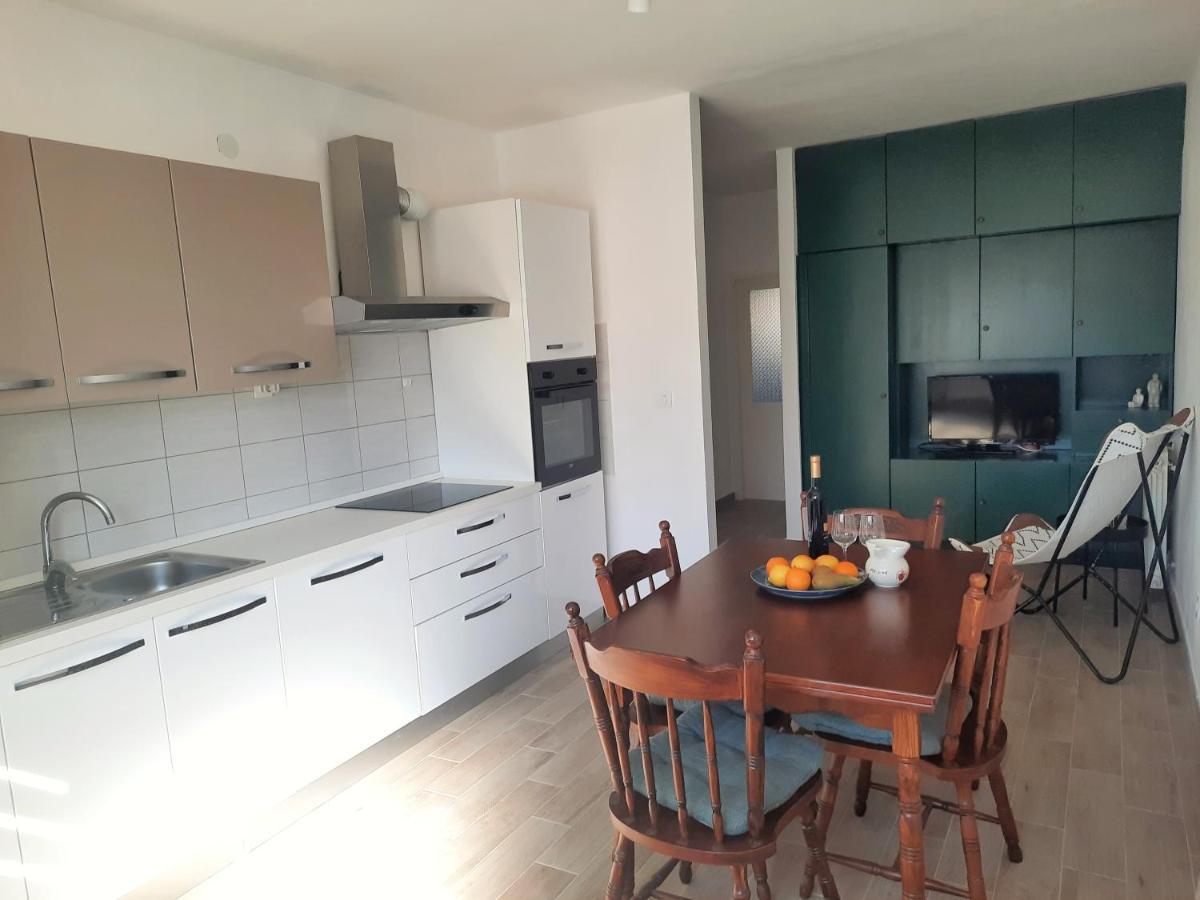 Apartment Nino In Pula Exteriör bild